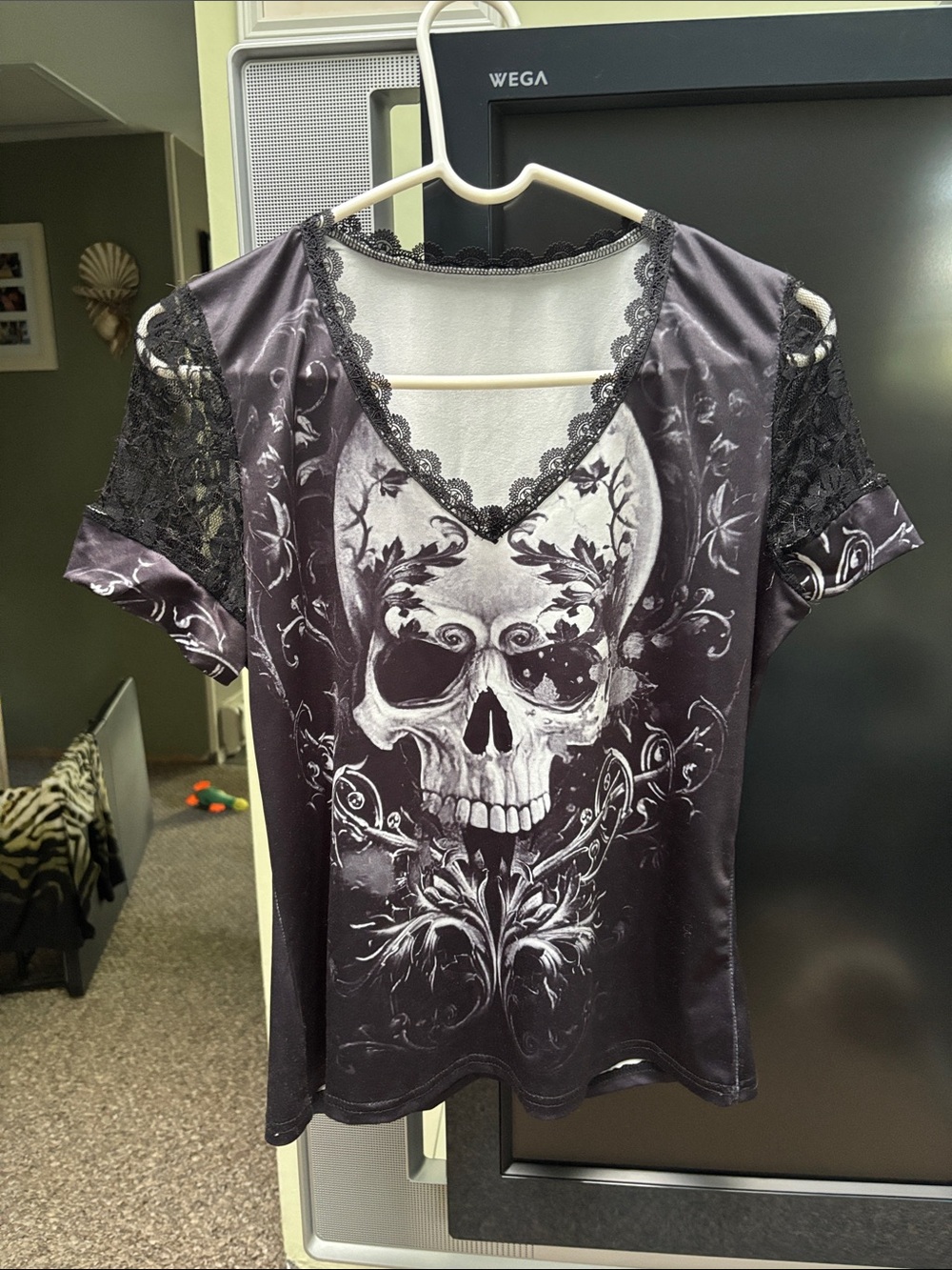 Women's Black Skull Lace-Trim Short Sleeve Tee Sz Med